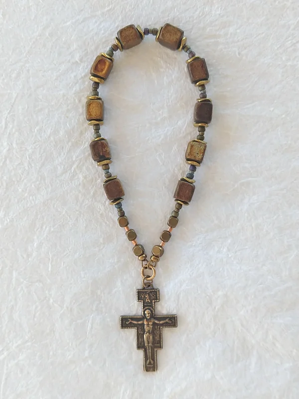 Pocket Chaplet handmade of burnt horn, by Still Stone and Moss Prayer Bead Art. Full View.
