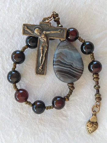 Dreams - variation 3 - Agate & Carnelian - Handmade Chaplet - detail