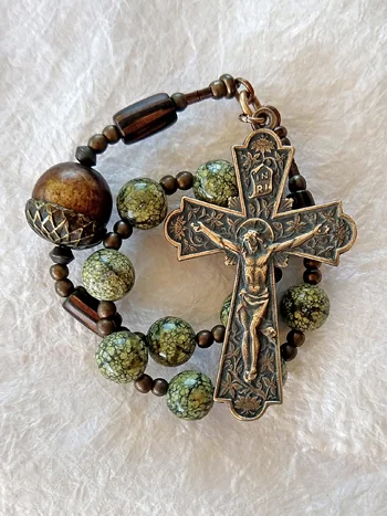 Brigid by the Oak, St. Brigid chaplet, variation 3, handmade by Still Stone and Moss Prayer Bead Art. Detail.