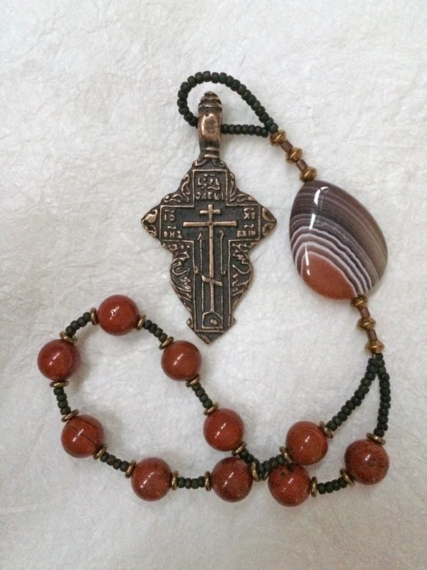 Blood of the Lamb, red jasper and agate chaplet, handmade by Still Stone and Moss Prayer Bead Art. Full view.