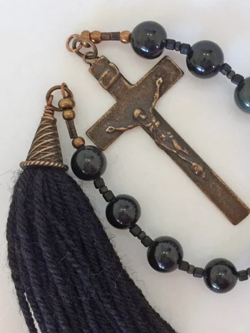 Tassel Chaplet, handmade of wool and obsidian, by Still Stone and Moss Prayer Bead Art. Detail.