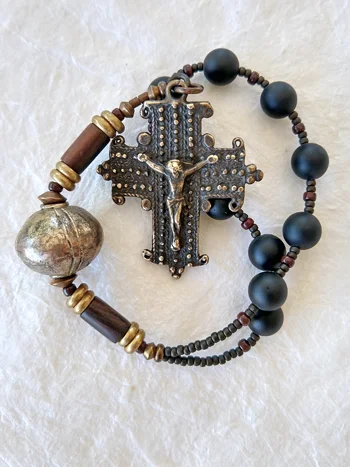 Light in Darkness, onyx handmade chaplet, by Still Stone and Moss Prayer Bead Art. Detail.