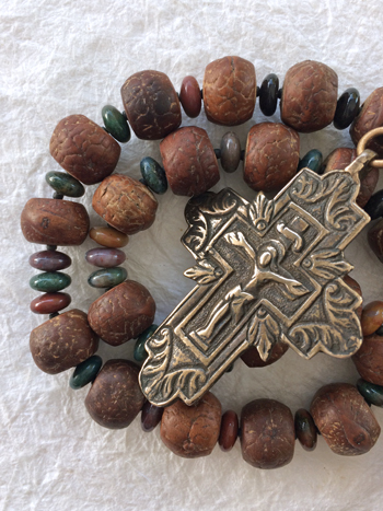 Breath, 50-bead bodhi seed prayer rope handmade by Still Stone and Moss Prayer Bead Art. Detail.