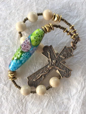 Flourishing Garden, variation 8, one of a kind Murano glass chaplet, handmade by Still Stone and Moss Prayer Bead Art. Detail.