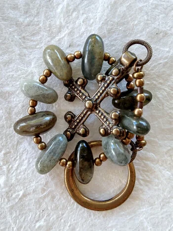 Northern Lights, handmade labradorite Irish Penal Chaplet, by Still Stone and Moss Prayer Bead Art. Detail view.
