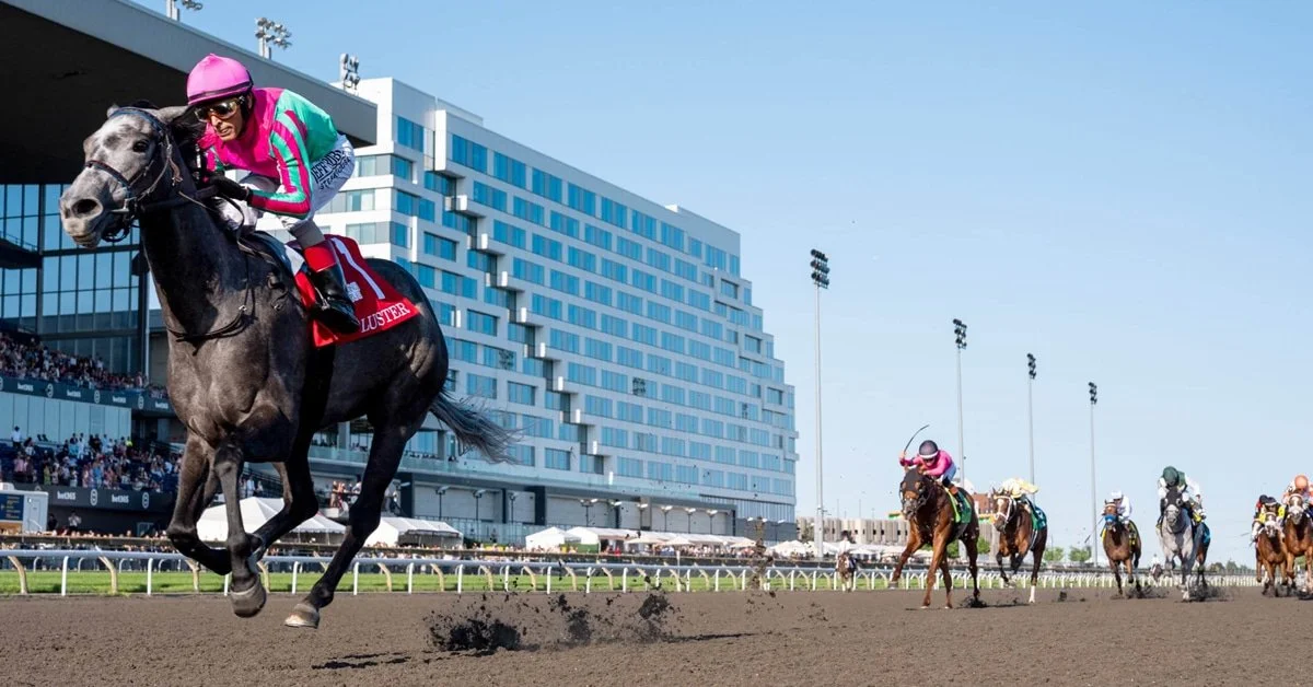 Luster Cruises to Victory in the 167th King’s Plate