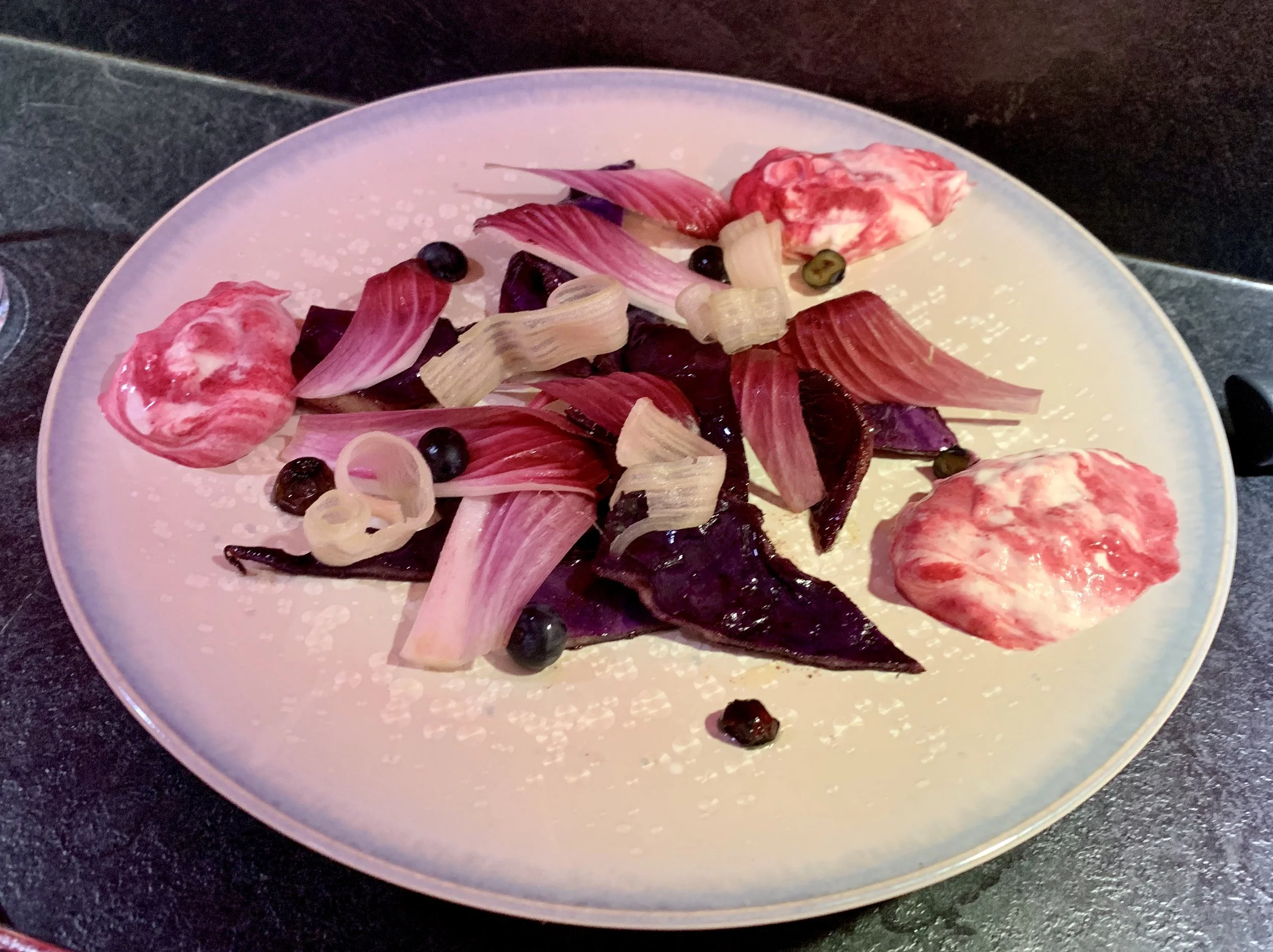 Rhubarbe, Chou rouge, Myrtilles - Mauro Colagreco*** - 8/10