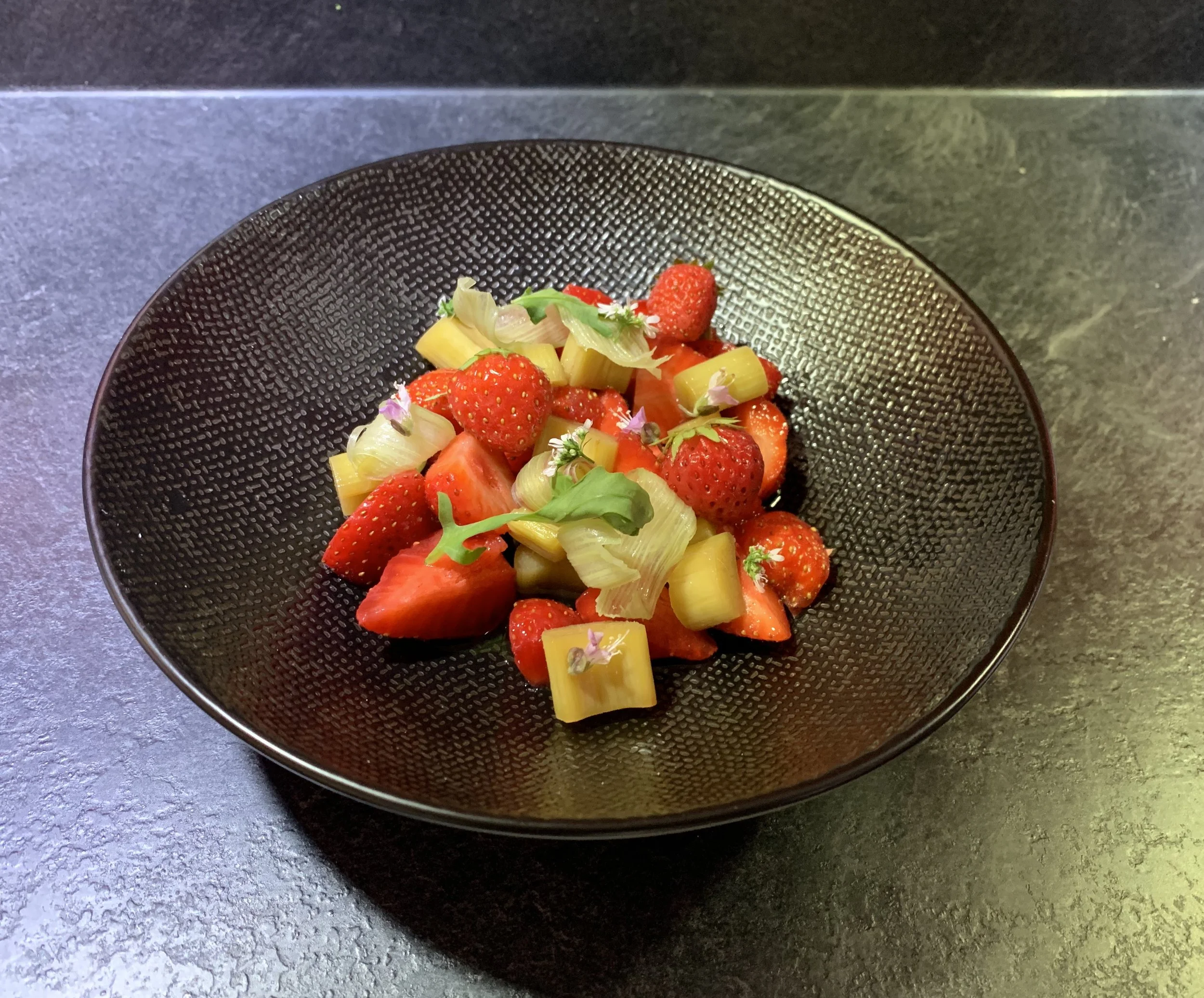 Fraises, Rhubarbe, Roquette - Mauro Colagreco*** - 6/10