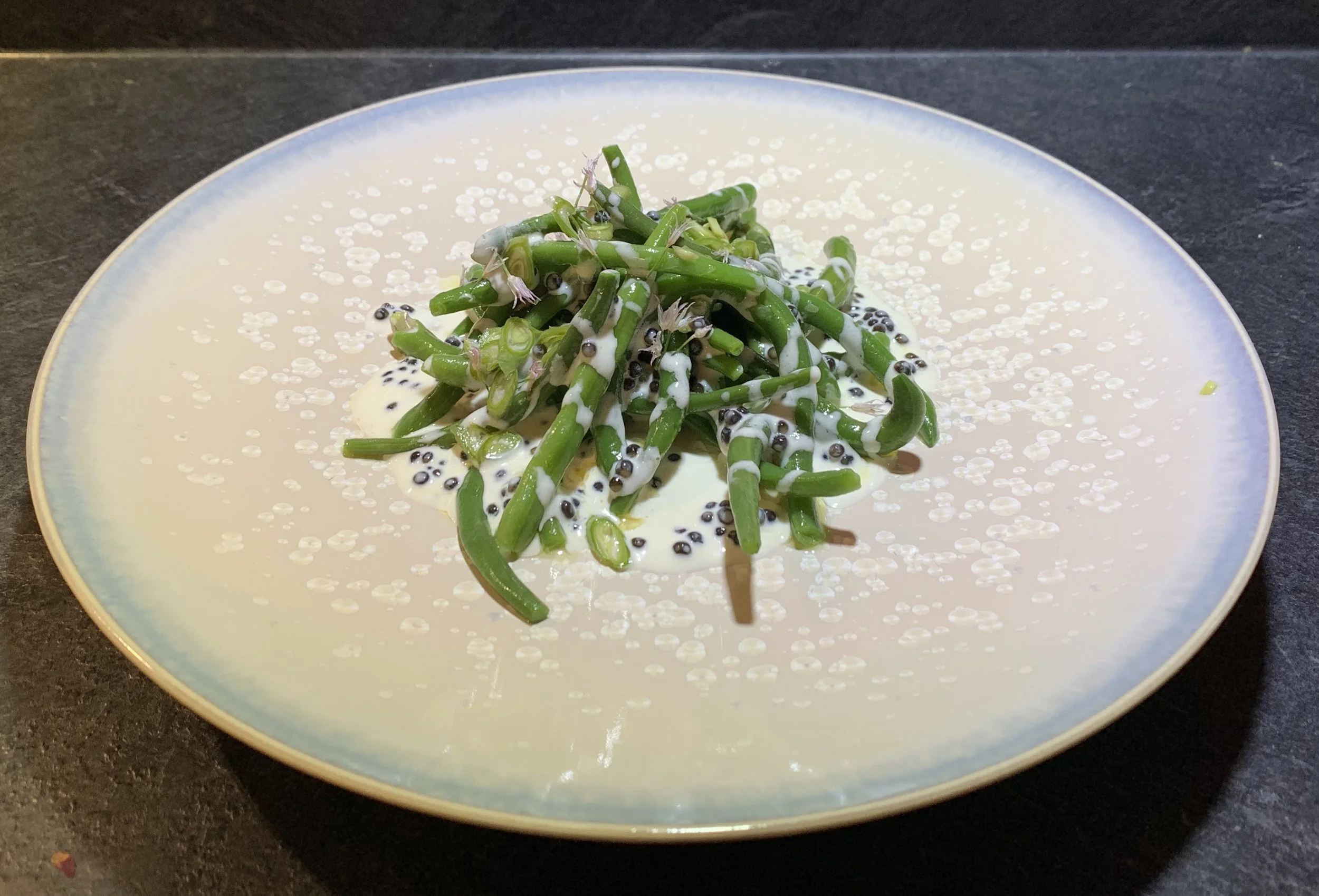 Haricots verts, Caviar Osciètre, Fleurs de ciboulette - Mauro Colagreco*** - 4/10