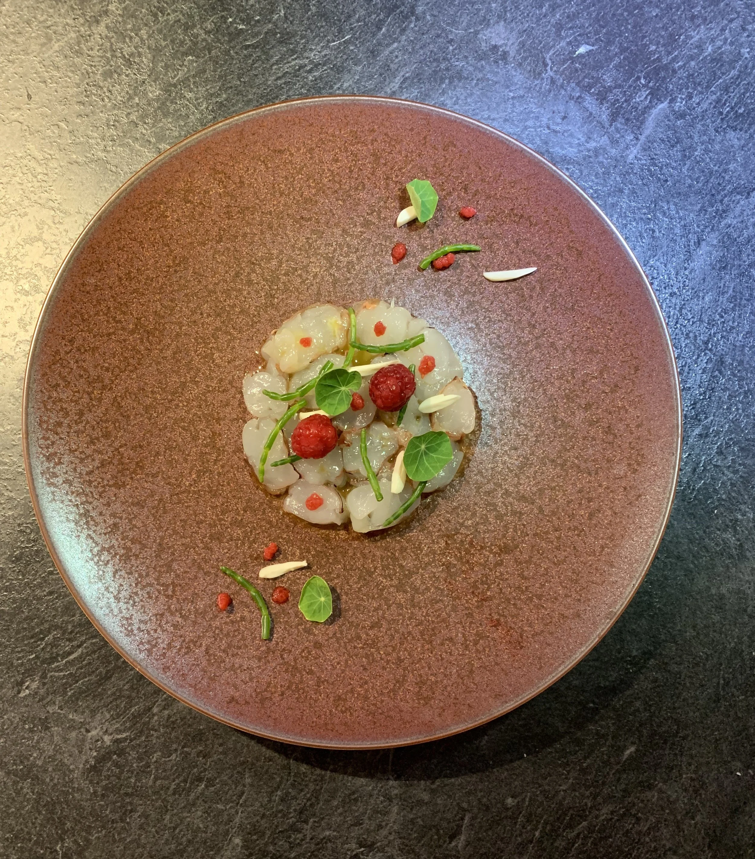 Gamberoni de San Remo, Framboises, Amandes tendres - Mauro Colagreco*** - 7/10