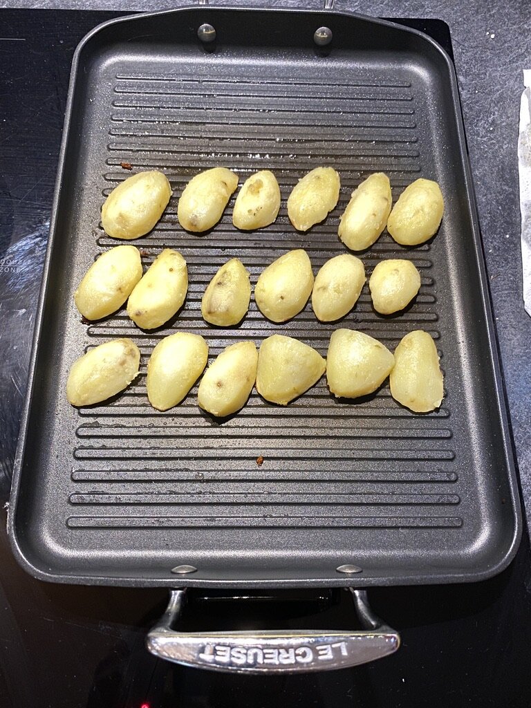 Les patates au grill pour les quadriller. 3’ dans un sens puis 2’ en les tournant à 90°