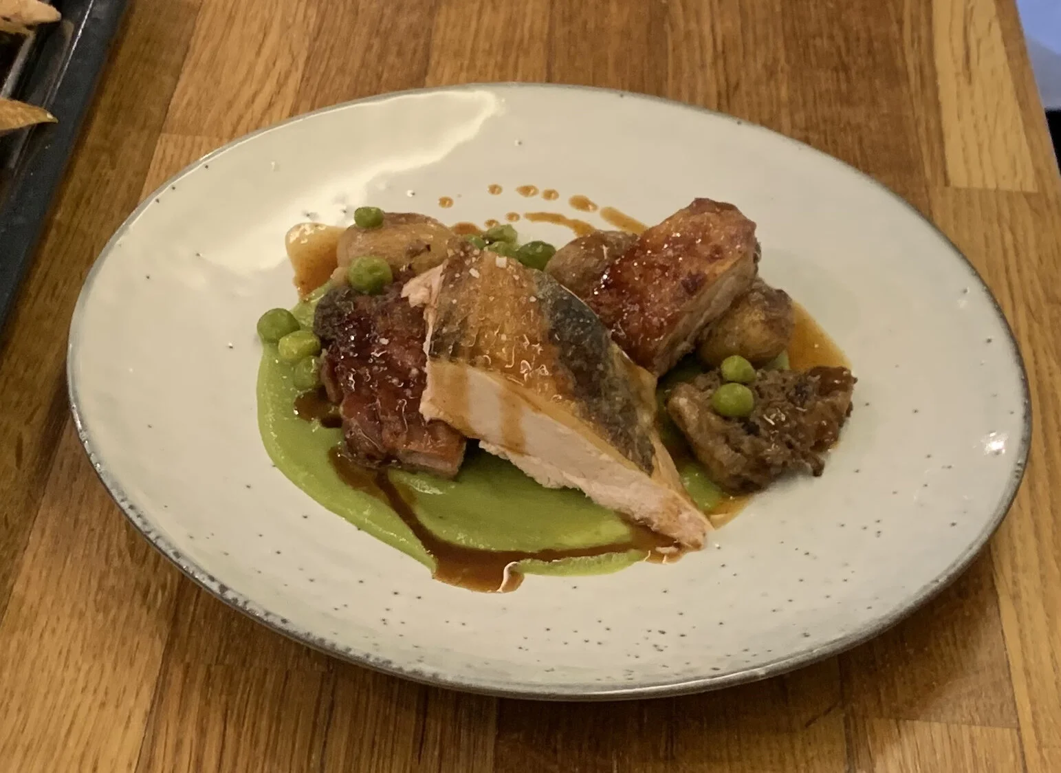 Pintade rôti, petits pois et morilles - Alain Ducasse*** - 8/10