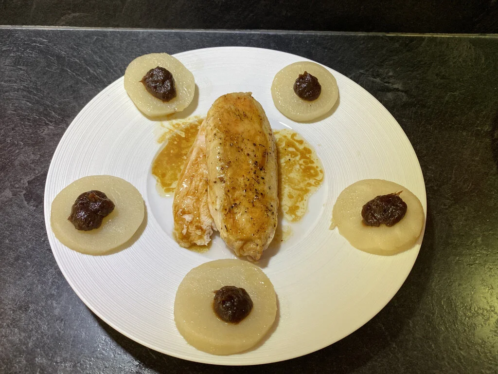 Poularde de Bresse, navets fondants au chutney de dattes, jus de volaille - Anne-Sophie Pic*** - 9/10