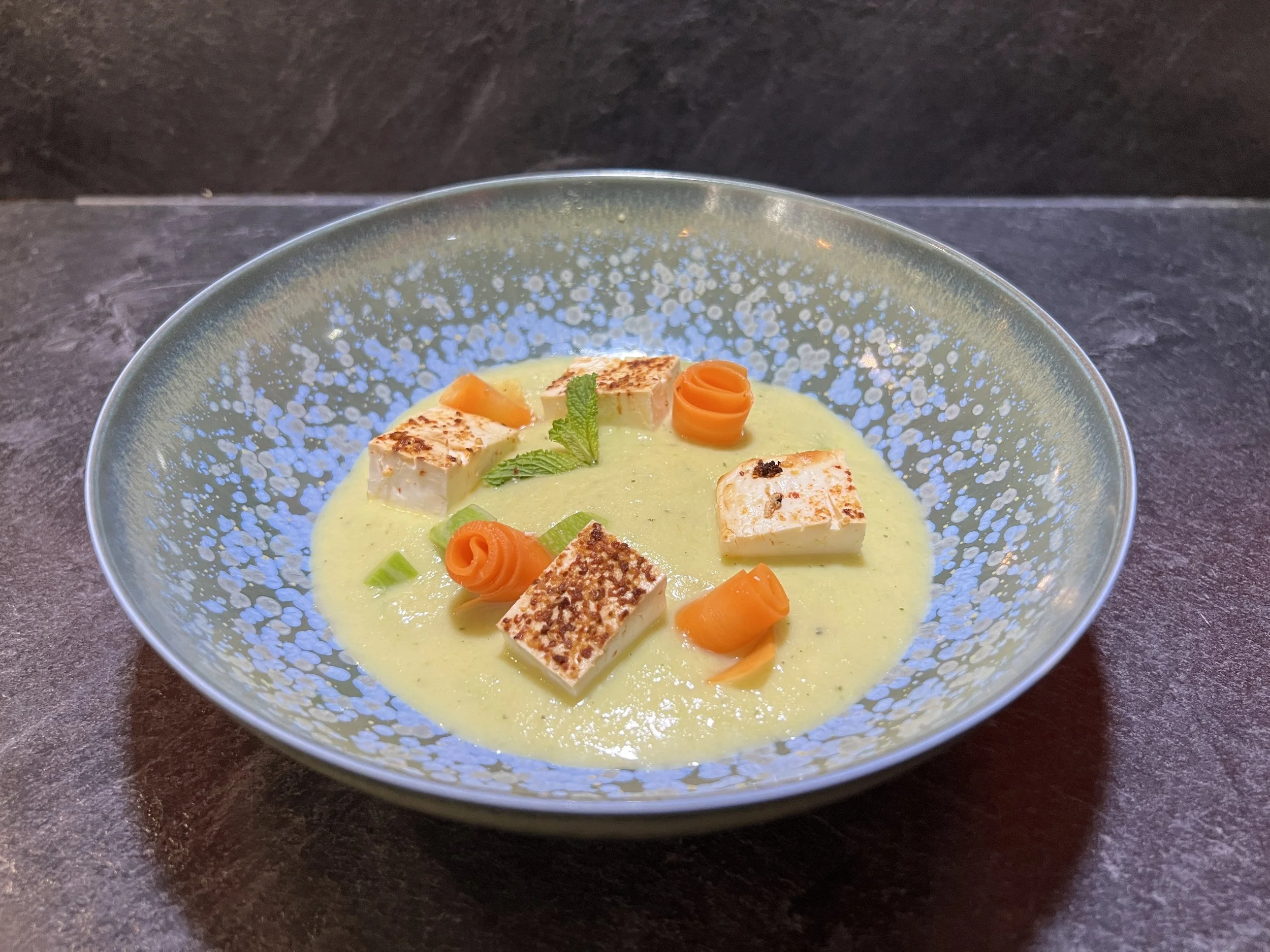 Feta grillée, velouté au yaourt, menthe-gingembre - Mavrommatis* - 6/10