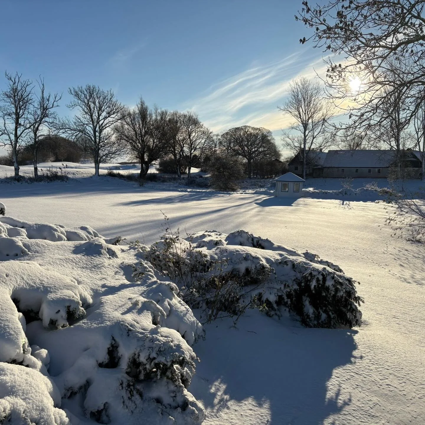 &Auml;n &auml;r bana och drivingrange st&auml;nga f&ouml;r spel, men det kan &auml;ndras med kort varsel - s&aring; h&aring;ll koll p&aring; hemsidan f&ouml;r eventuella uppdateringar! ❄️