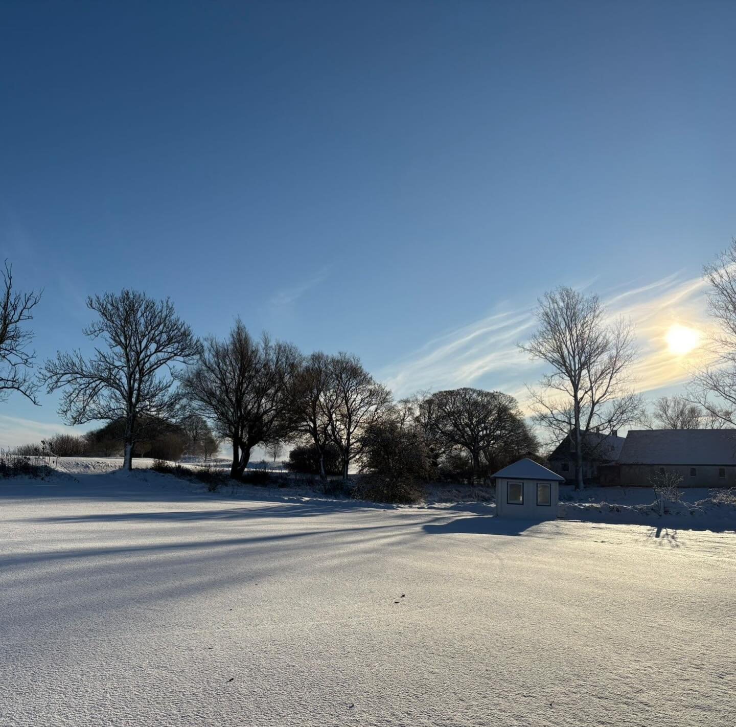 Wir warten noch ein bisschen mit dem Golf, Leute!
Und während wir warten, könnt ihr euch auf unserer Website über unsere neue Mitgliedschaft informieren – RONDMEDLEM.

Die Spielgebühren sind auf mi
