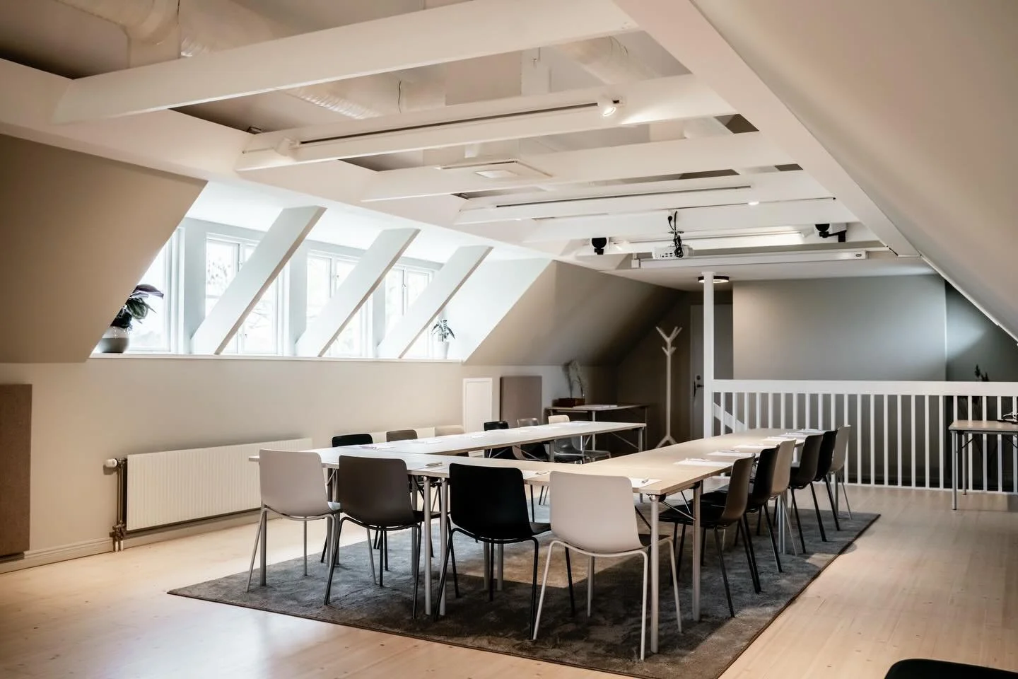 Bei uns gibt es so viel mehr als „nur“ Golf! Sie finden bei uns auch Padel, Quizrunden und Gartenspiele. Was Sie vielleicht noch nicht wissen: Wir haben eine neu renovierte, moderne Konferenzanlage!

Wir haben