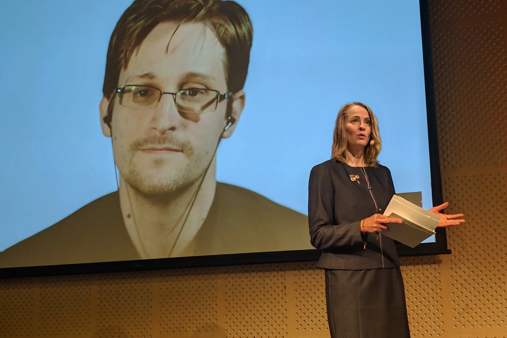 Elisif Elvinsdotter Edward Snowden GRC-dagarna 2017.jpg