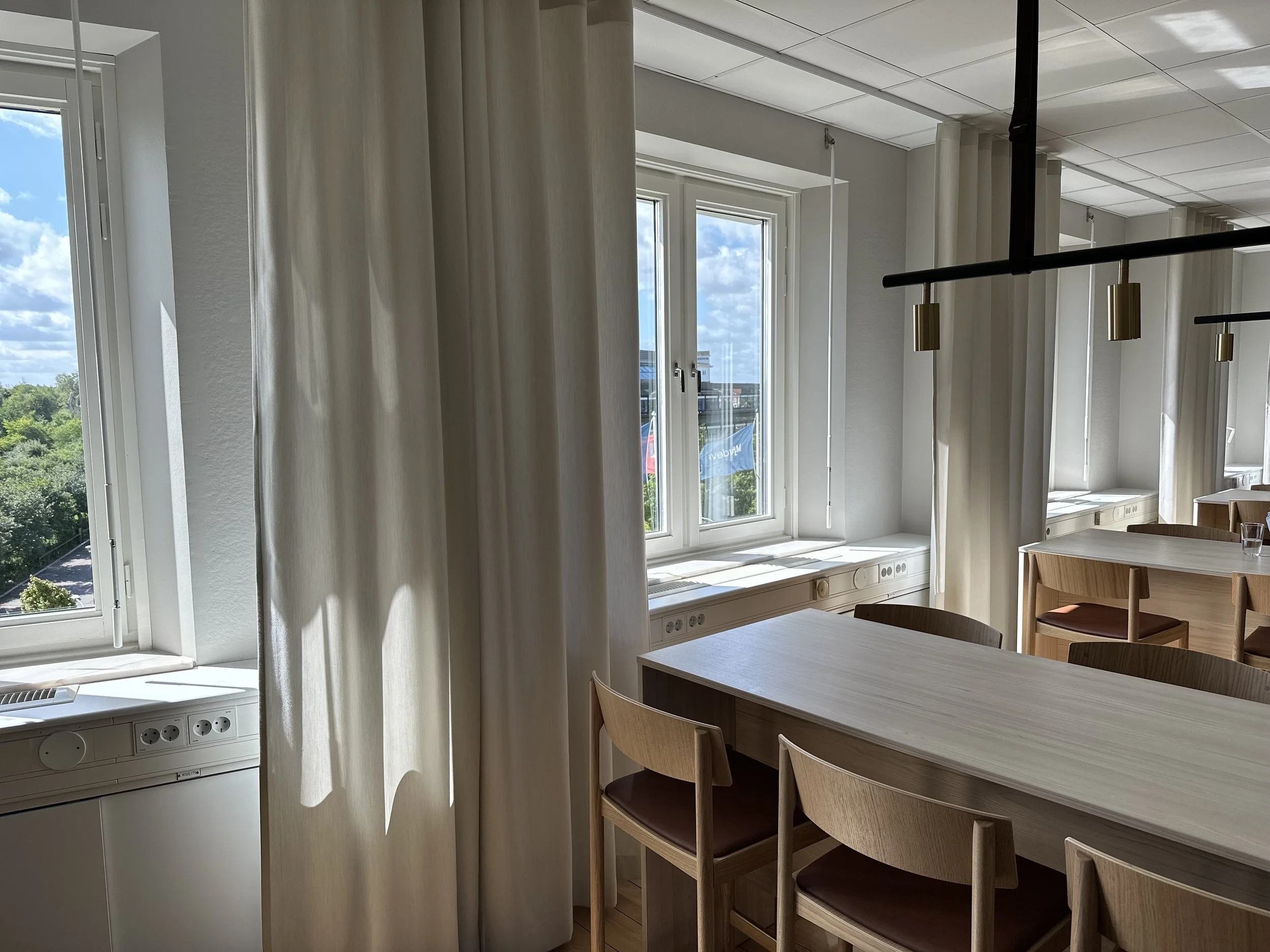 Bistro med gardiner 2.jpeg