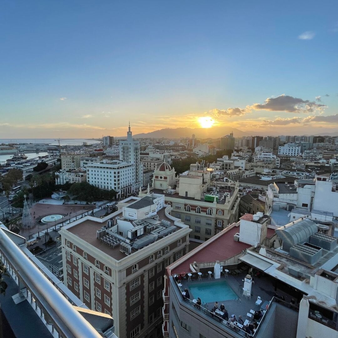 There is always something new to discover on the bustling streets of M&aacute;laga! Who wouldn't like to work in a sunny office location like Malaga? These views can brighten up anyone's day! ☀️