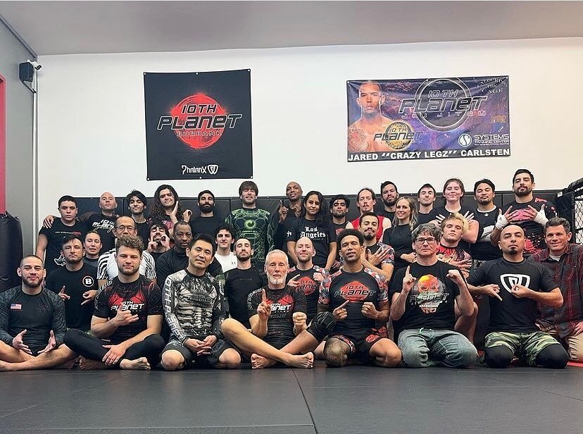 Yesterday @ralfwarneking gave a seminar at @10thplanetburbank 🤖 Thank you for the opportunity 🙏 Great to see how many black belts were in the house.
 

#10p4l #jiujitsulifestyle #bjjfamily #10thplanetjiujitsu #nogi