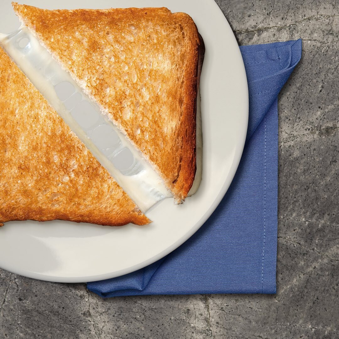Our housemade grilled cheese sarmie has long-time a SLOW XS fan favourite with kids and kids at heart. No wonder why – who can resist that impressive cheese pull?
•
#AirportLounge #TravelExperience #TravelHappy #FlightLife #AirportLife #Lu