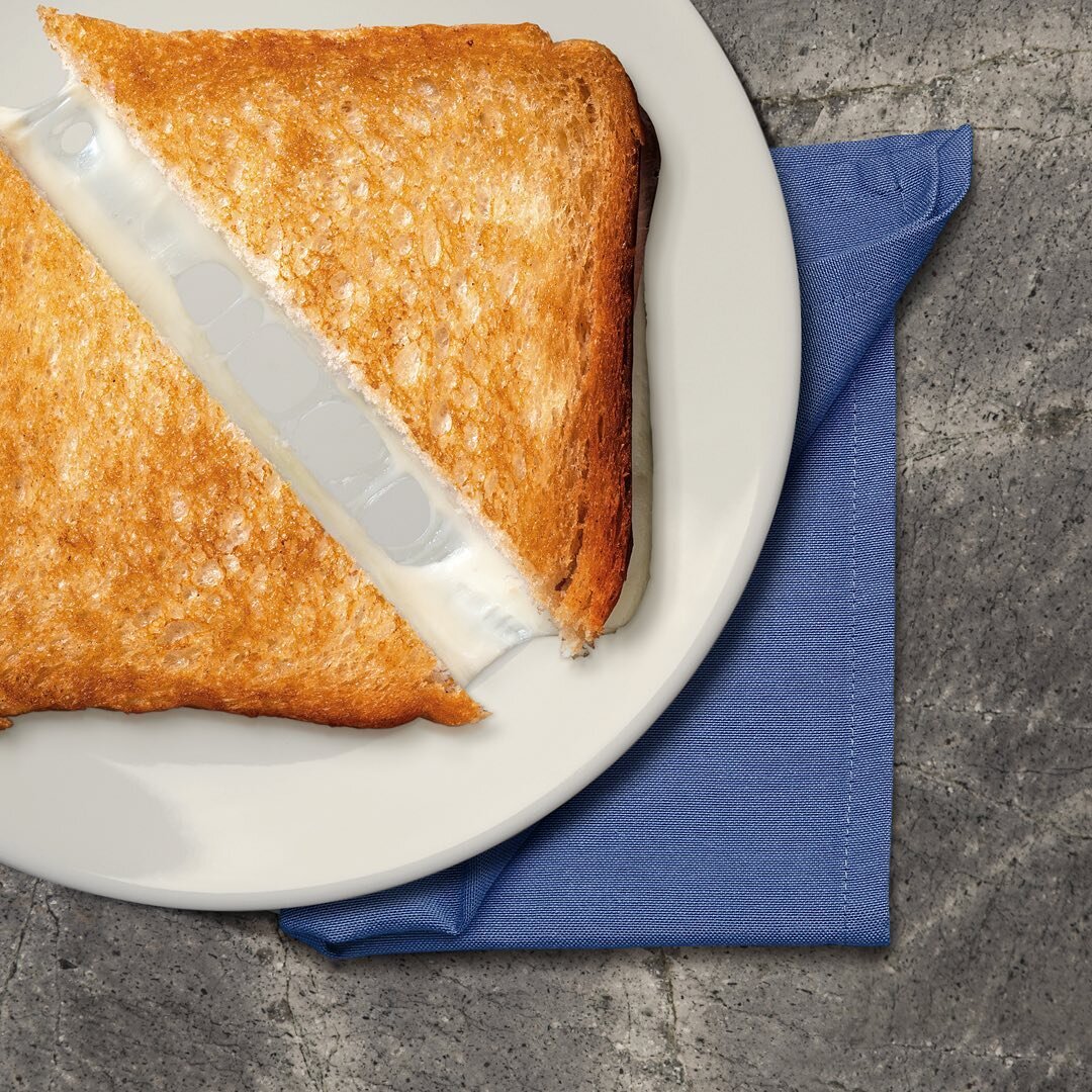 Our housemade grilled cheese sarmie has long-time a SLOW XS fan favourite with kids and kids at heart. No wonder why &ndash; who can resist that impressive cheese pull?
&bull;
#AirportLounge #TravelExperience #TravelHappy #FlightLife #AirportLife #Lu