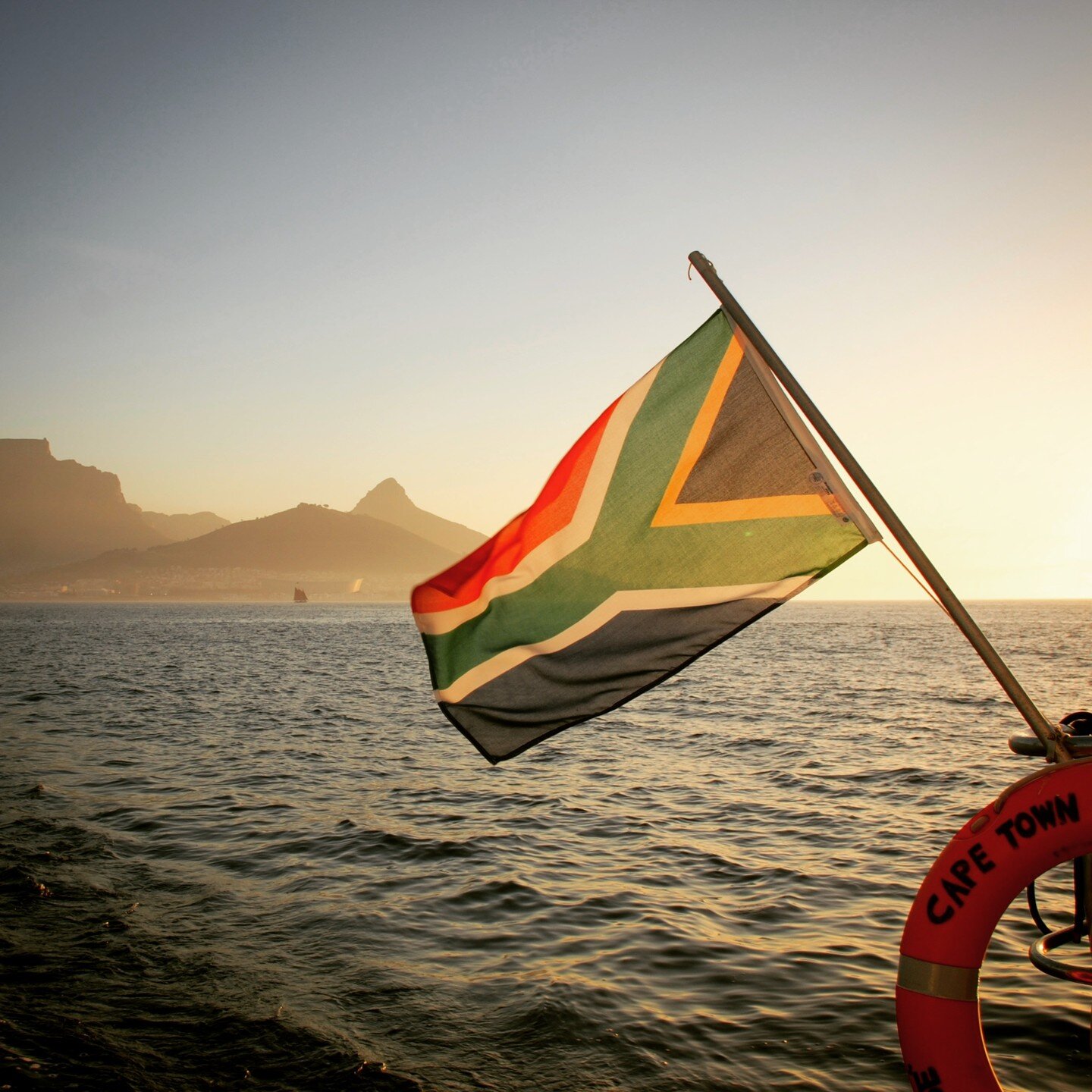 Savour the beauty of South Africa and hold onto the weekend's tranquility as you sail into a new week ahead 🇿🇦⛵️🏔️ Embrace the journey with SLOW. 

Share your favourite weekend moments with us using #MySLOWWeekend, and let's keep the good vibes go