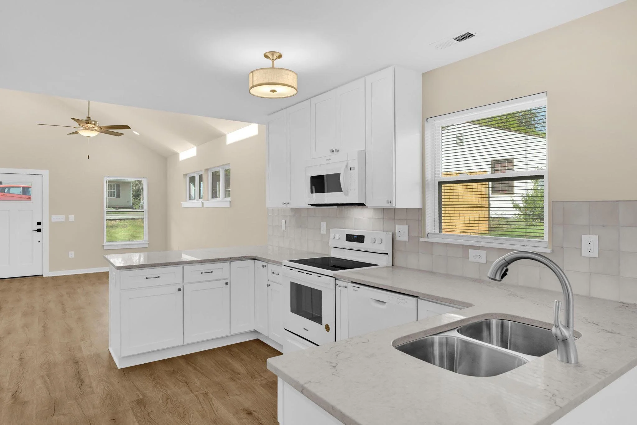 10-web-or-mls-606 North St-10.jpg