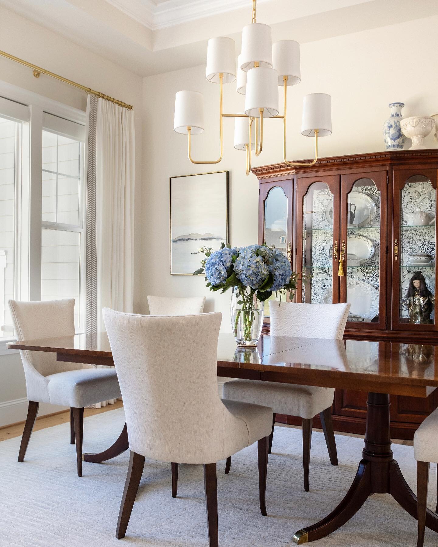 I often get asked if it&rsquo;s possible to incorporate more traditional furniture into modern design. The answer is a resounding, YES! This dining room is a perfect example. The table is quite traditional, but stunning and definitely worth keeping. 