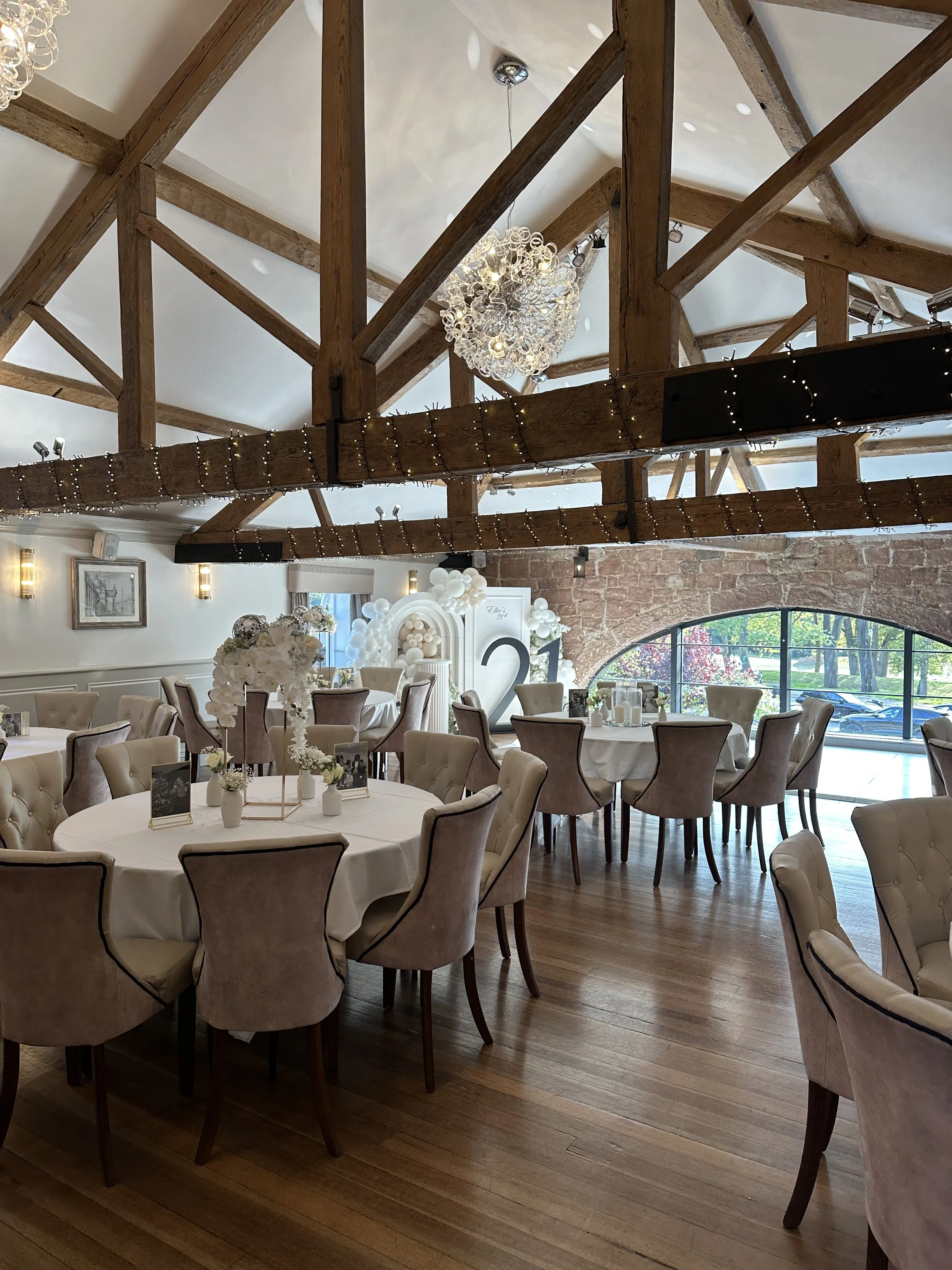 Allerton Manor decor