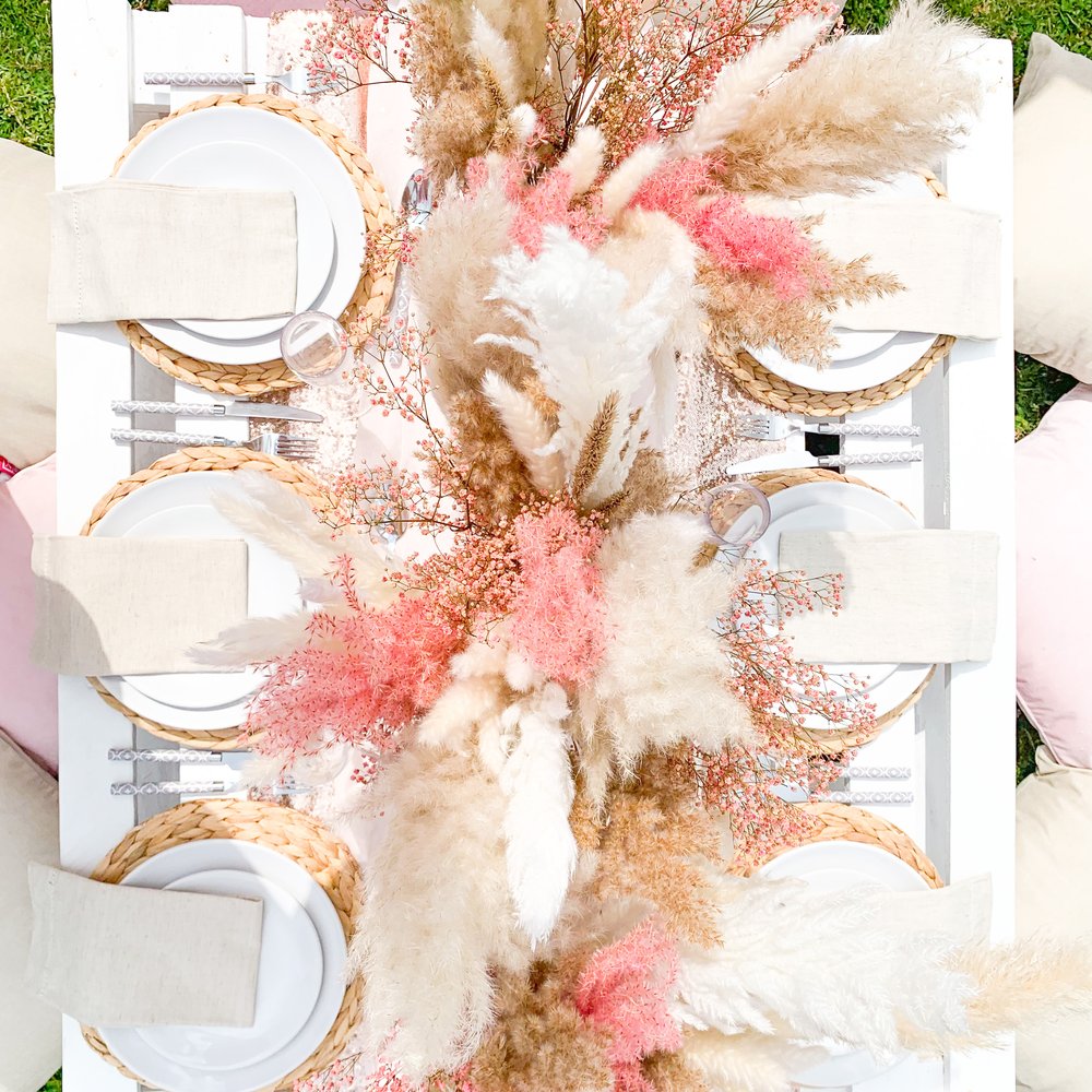 Pampas Picnic Table Decor