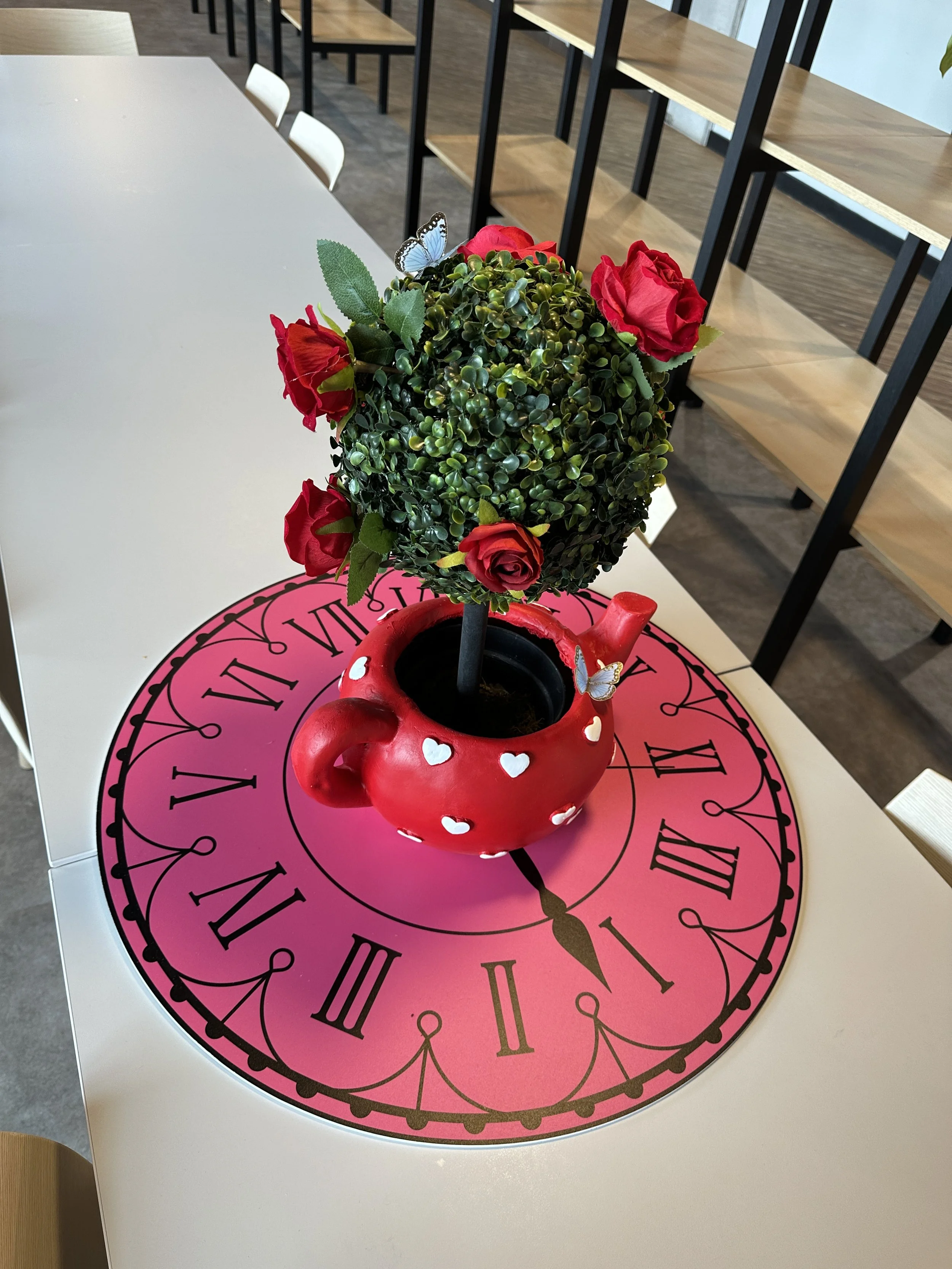 Tea cup table centre