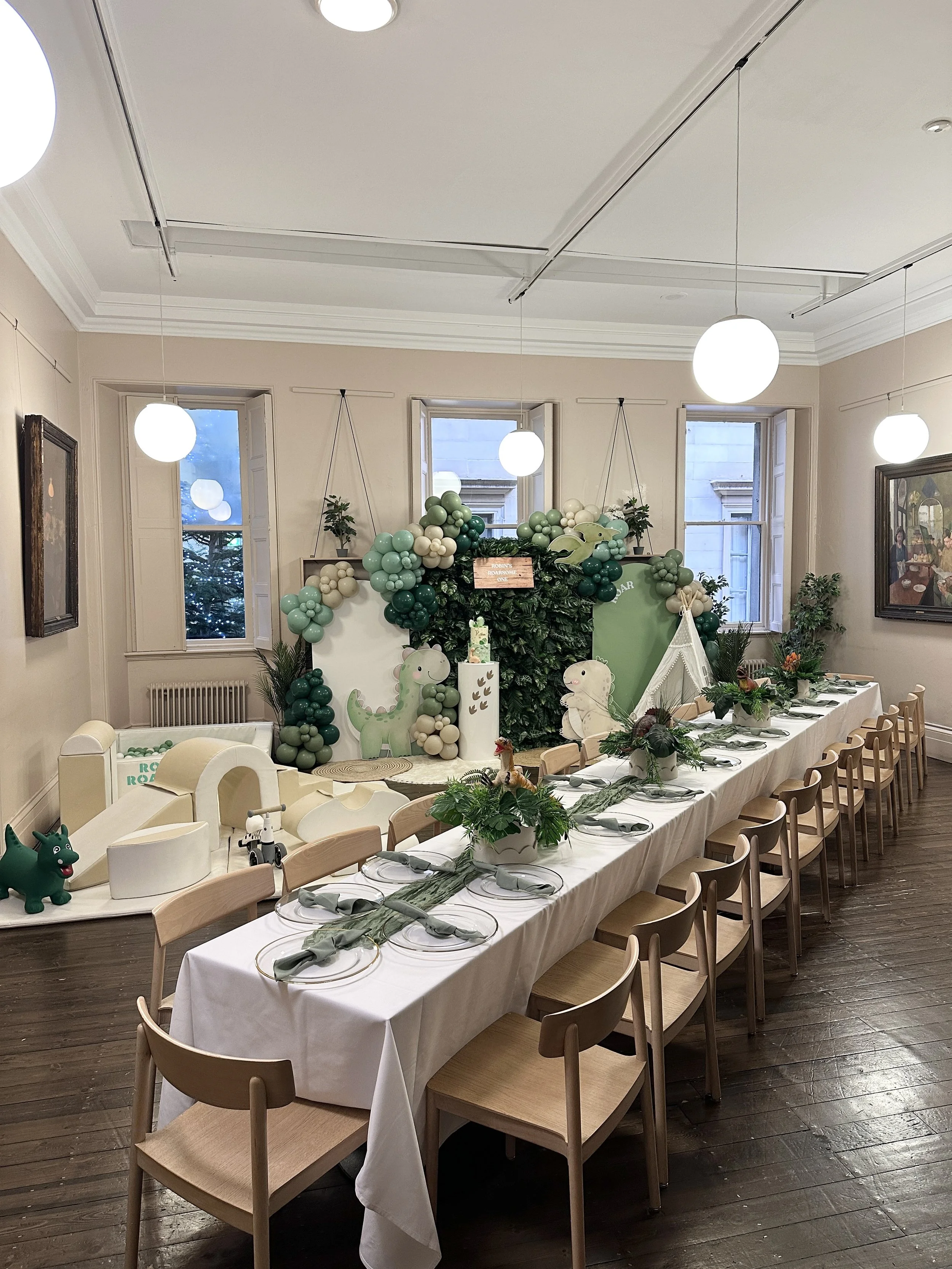 Dinosaur party decor