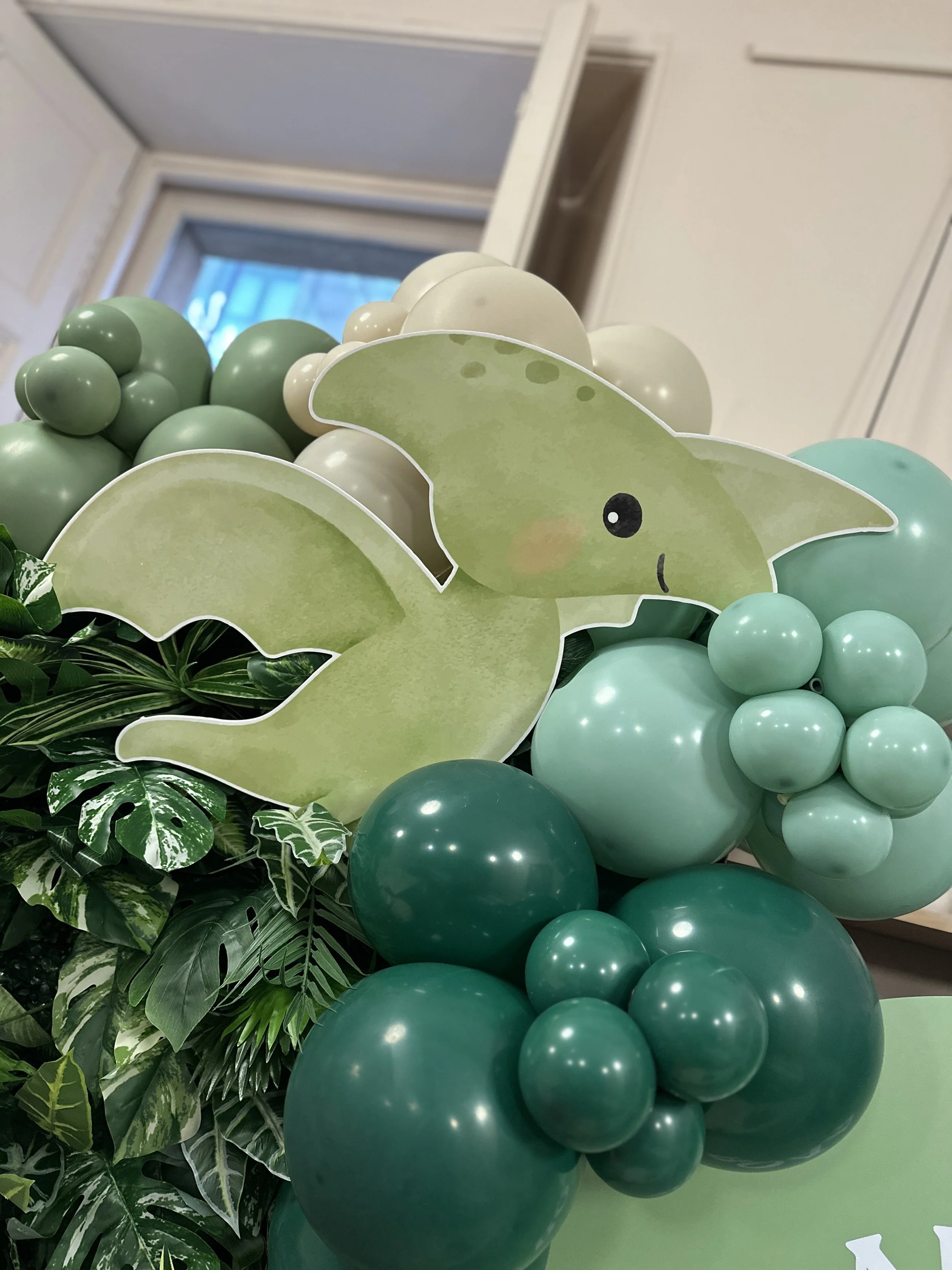 Dinosaur party decor