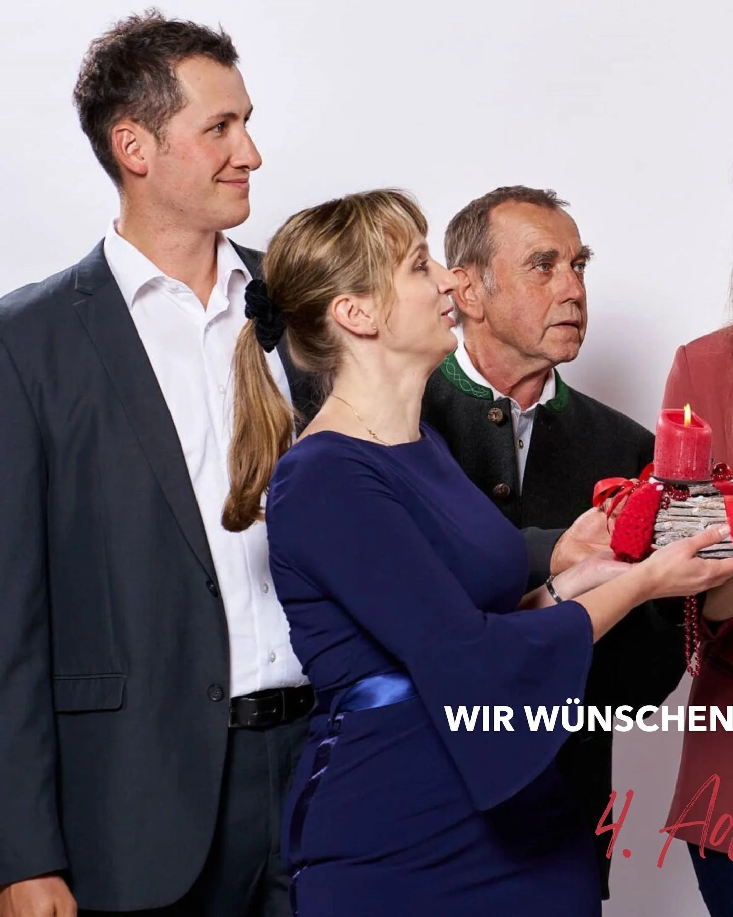 WIR W&Uuml;NSCHEN EINEN FROHEN 4. ADVENT 🕯️🕯️🕯️🕯️

Heute brennen alle vier Kerzen &ndash; das Licht der Adventszeit erreicht seinen H&ouml;hepunkt. ✨
Ein Moment der Besinnung, W&auml;rme und Vorfreude, bevor Weihnachten endlich beginnt. 🎄💛

#cs