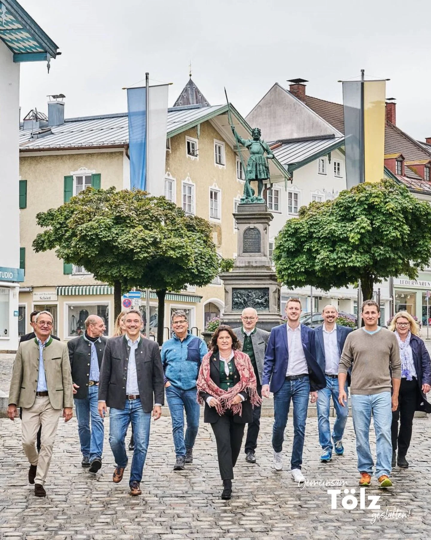 Unsere Stadtratskandidaten f&uuml;r die Kommunalwahl am 8. M&auml;rz 26 sind ready!🚀 Was hei&szlig;t es, Stadtrat in Bad T&ouml;lz zu sein? 🏛️ 
Ein Ehrenamt f&uuml;r alle, die unsere Stadt aktiv mitgestalten wollen 🤝 Im offenen Austausch, &uuml;be