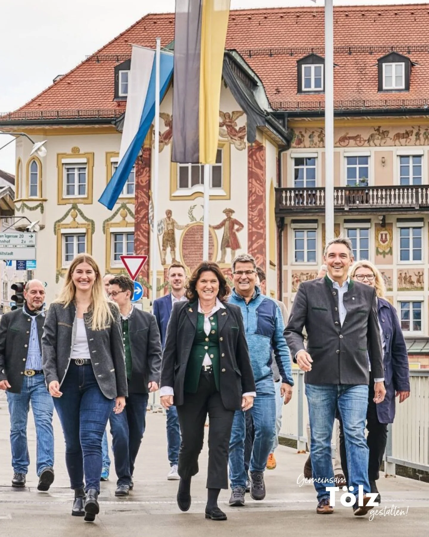 24 Kandidaten. Eine Stadt. Ein gemeinsames Ziel. 🖤

Wir sind ein Team aus 24 T&ouml;lzerinnen und T&ouml;lzern, die ihre Stadt nicht nur lieben, sondern sich auch aktiv f&uuml;r sie einsetzen m&ouml;chten.

Uns verbindet vieles:
🏡 Gemeinsam leben w