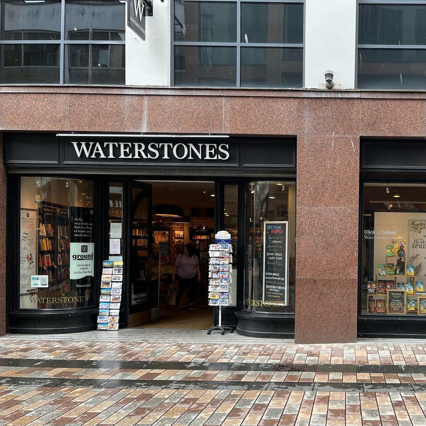 ✨Precious Matter✨on-the-shelf&hellip;
Bookshop: Waterstones Belfast
Where: 44-46 Fountain Street
Expect: a super friendly welcome - thank you Hannah!, Fab, vibrant atmosphere - lots of upcoming events, quotes on the walls, flying envelopes&hellip; a 