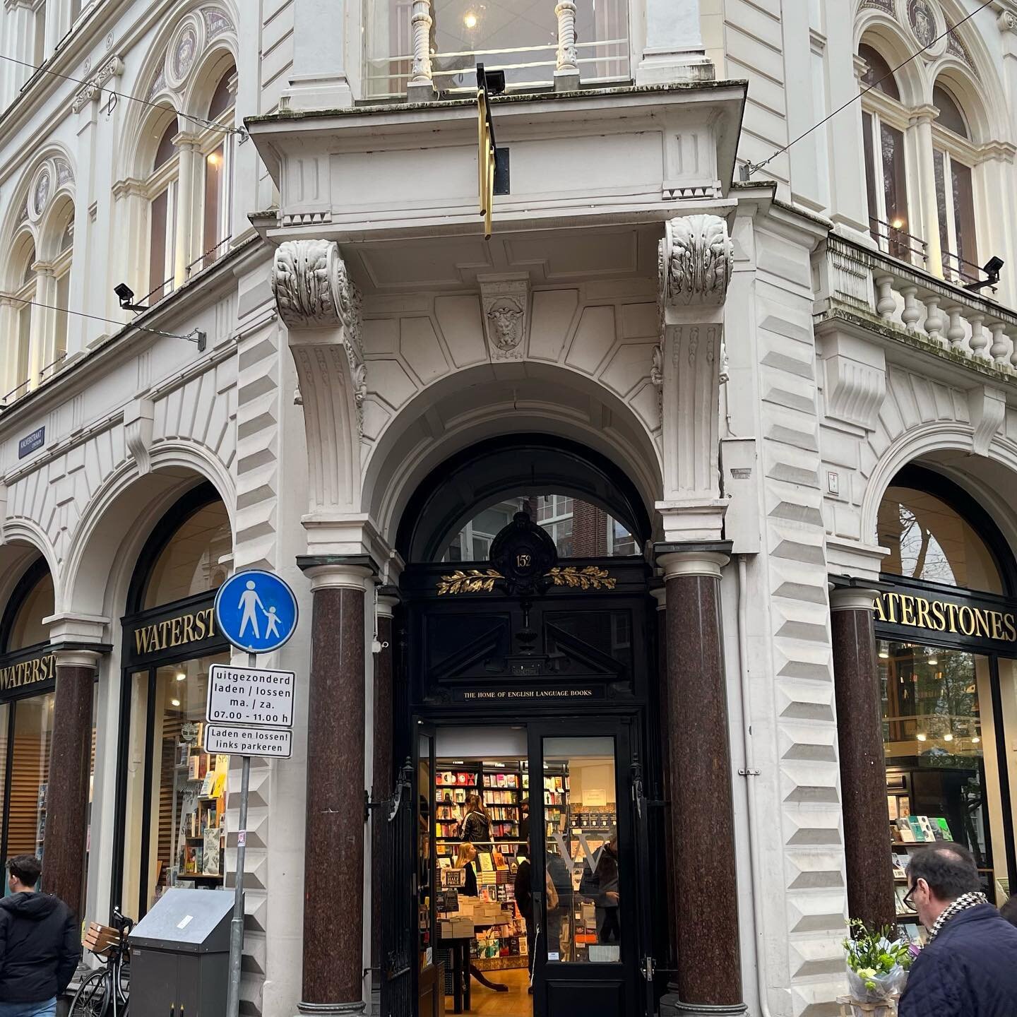 ✨Precious Matter✨on-the-shelf&hellip;
Bookshop: Waterstones Amsterdam
&lsquo;The Home of English Language Books&rsquo;
Where: Kalverstraat 152, 1012XE
Expect: surprises! a Yorkshireman (v friendly &amp; helpful 😊), great selection of British classic
