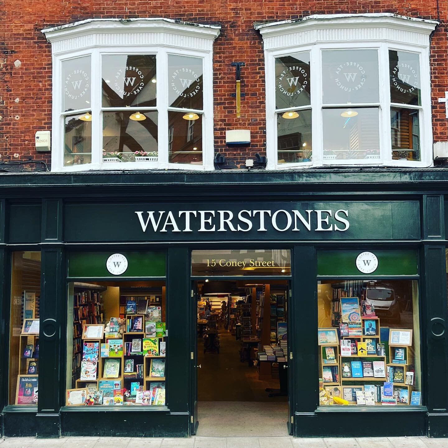 ✨Precious Matter✨on-the-shelf&hellip;
Bookshop: Waterstones York
Where: 15 Coney Street
Expect: wonderful friendly welcome. Lively atmosphere - author visits, signings, Story Time, Book Club - it&rsquo;s all here in the heart of historic York! ✨
Bonu