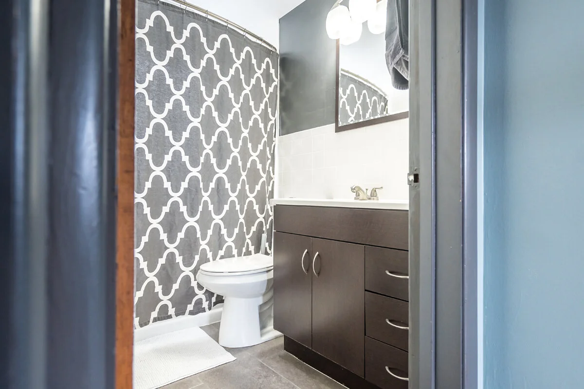 7-Bath1.jpg