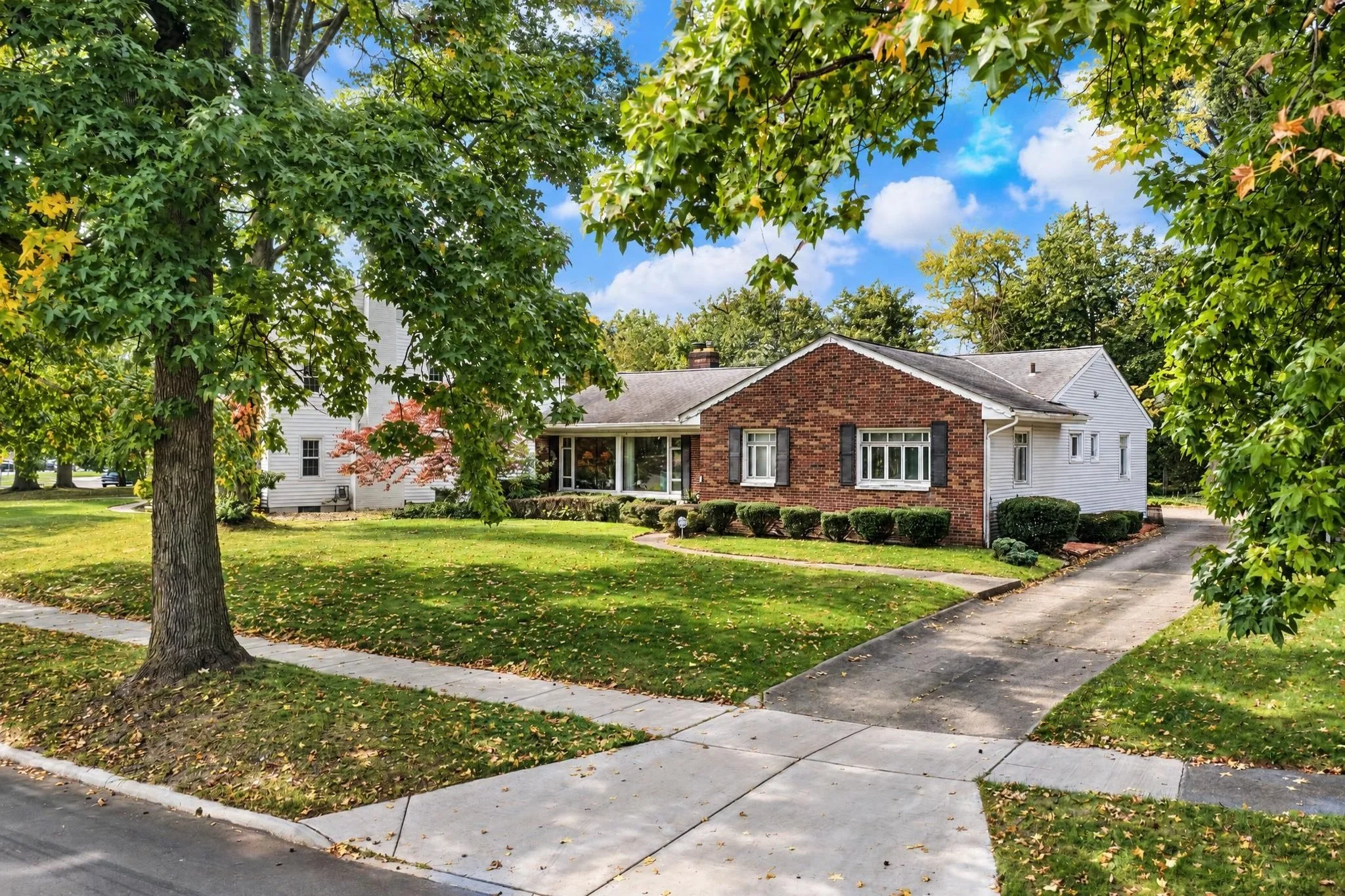 246-Elmdale-03.jpg