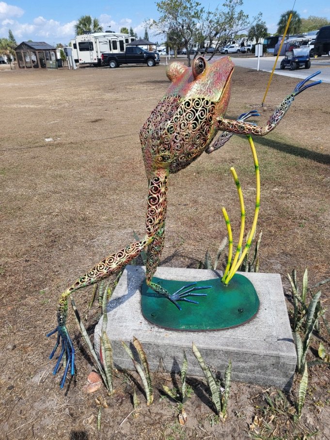 gladesresort_frogsculpture.jpg