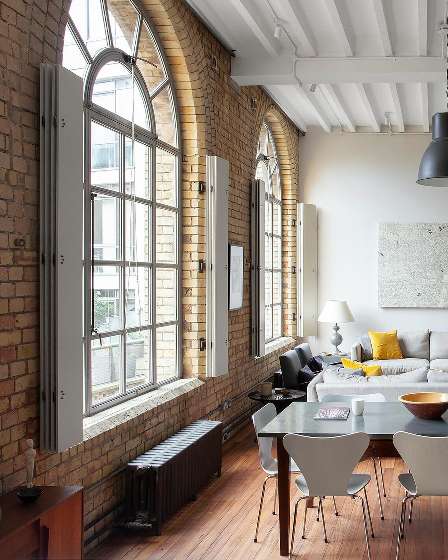 BANKSIDE LOFT

Following on from our last post, featuring the redesign of our second apartment in Bankside Lofts, we return to the original!

This existing apartment had lots of character and architectural features, including three huge arched window