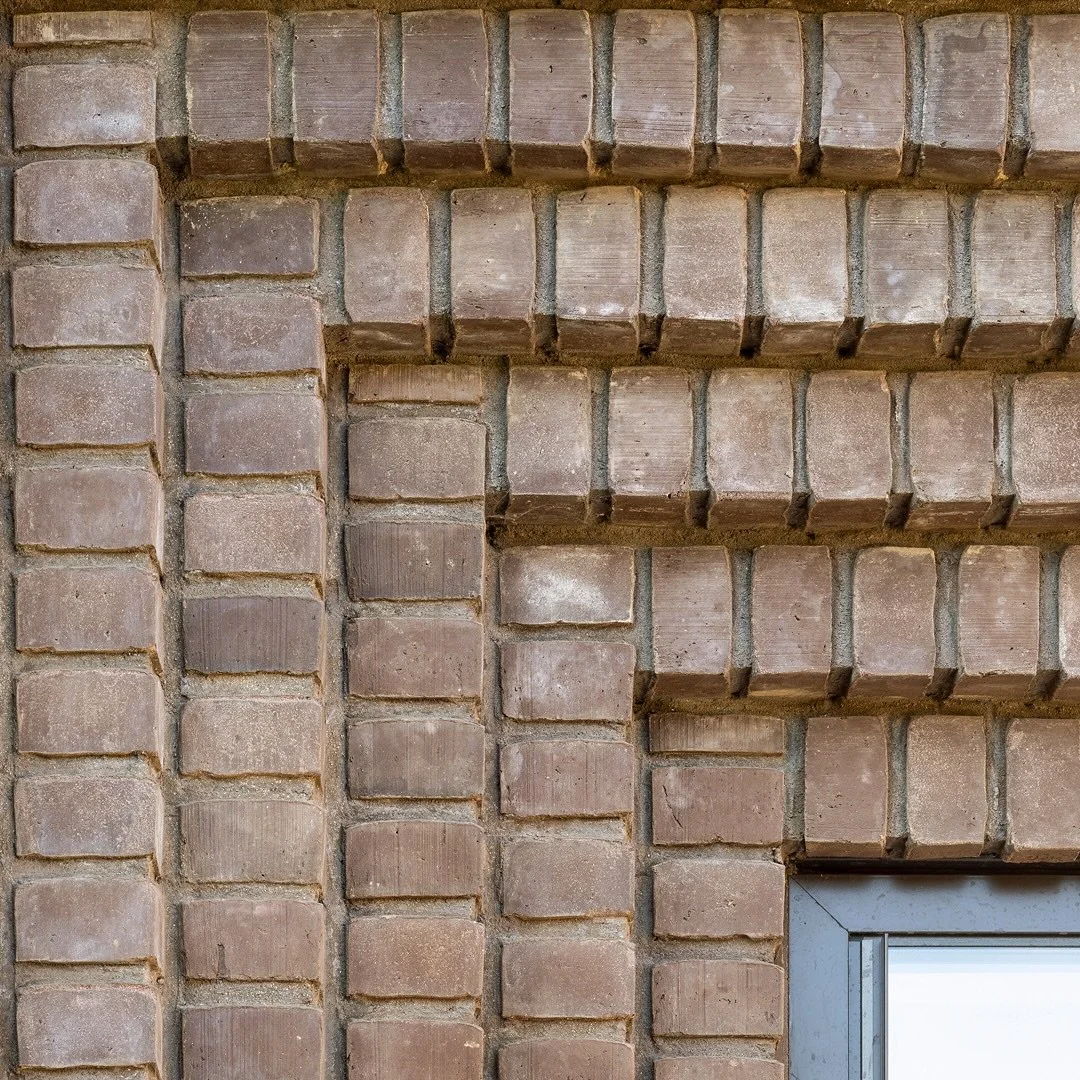 EXTENSIONS IN BRICK 

The external aesthetic of our Corbelled Brick extension is purposefully weighty and sculpted. Constructed using water-struck Belgian brickwork, each design choice was finalised in close collaboration with our clients. The brown 