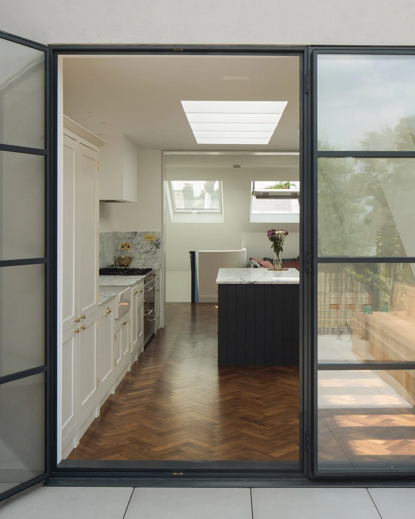 BALHAM LOFT APARTMENT

Looking back at our first Balham Loft Apartment project, just next door to Harry&rsquo;s House. 

We transformed this two bedroom flat into a generous 3 bedroom, 2 bathroom home, complete with a utility room, a roof terrace and
