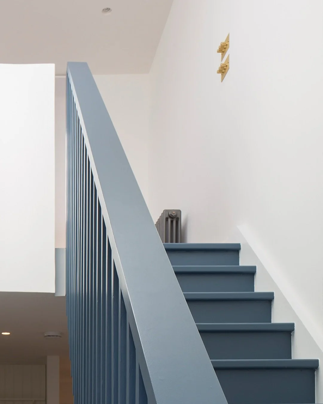 BALHAM LOFT APARTMENT

The loft conversion occupies the majority of the footprint of the original flat, with a void carved out for a double height hallway and new staircase. The stair provides a rich pop of colour and contrast to the minimal aestheti