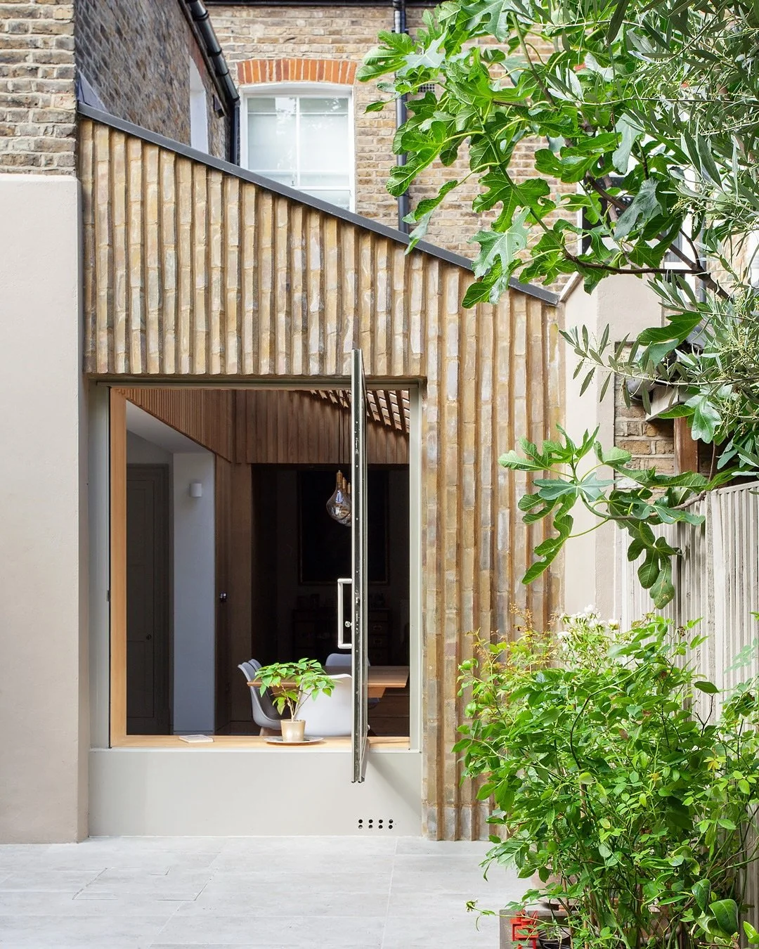 The Slatted Extension

Old bricks, new laying pattern. We transformed the rear reception room of this Whitehall Conservation Area home in Islington, opening it out into a stunning lateral kitchen-dining space.

Outside, we kept things authentic with 