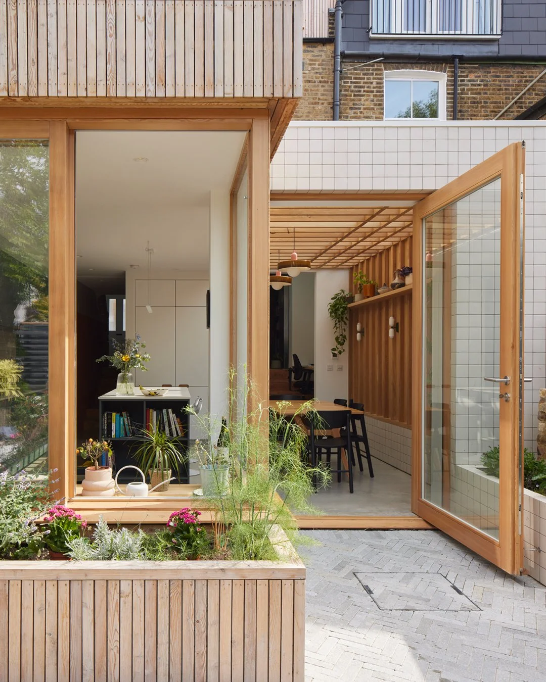 TIMBER &amp; TILE

Where warm timber, crafted detail, and soft light come together to blur the line between inside and out.

A calm, contemporary extension rooted in material honesty and everyday living.

Photo by: @richchiversphoto

@dnconstructionl